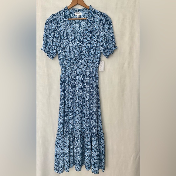Morgan Taylor Dresses & Skirts - NWT Morgan Taylor Blue Floral Maxi Dress